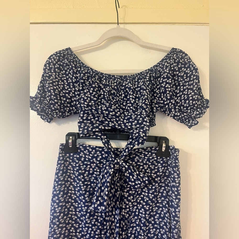Matching 2 piece skirt and top set - Picture 3 of 4